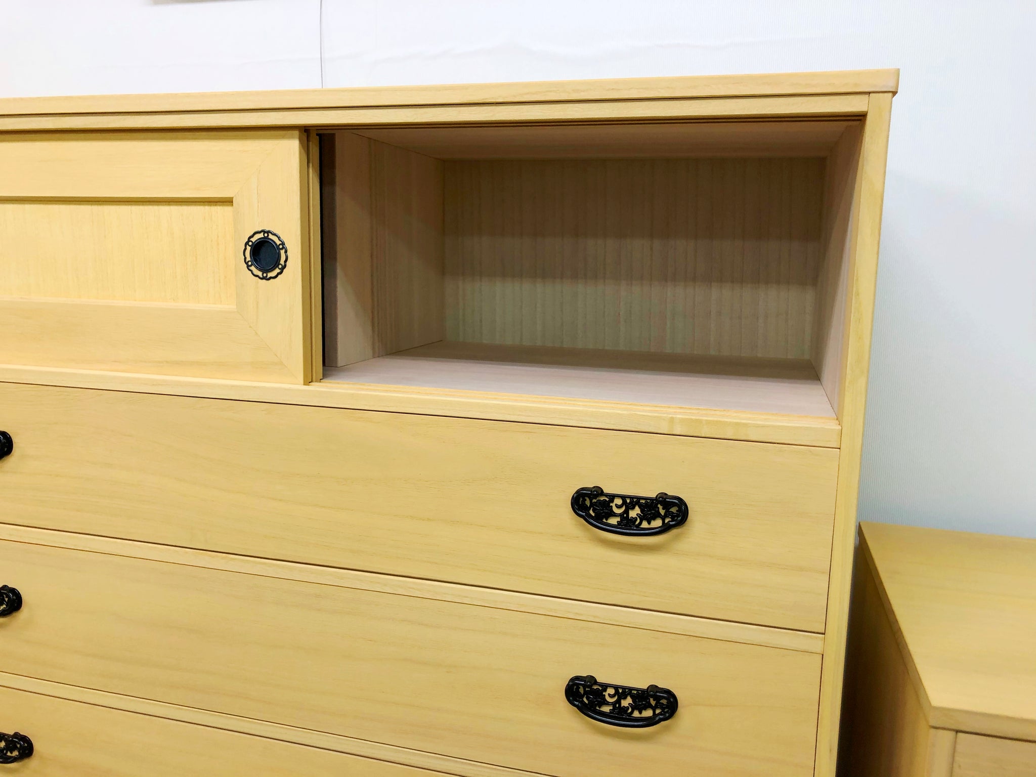 総桐タンス　レトロ 楽天市場】総桐 隠しキャスター付 チェスト 4段 柿渋染め 日本製 幅